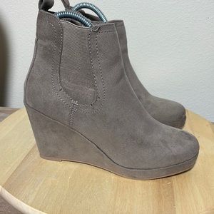 Revel Maya Microsuede Wedge Ankle Boots Taupe size 6.5